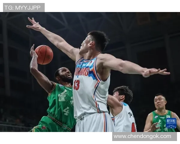 今晚辽宁本钢迎战新疆篮球队期待精彩对决和激烈竞争的巅峰对决