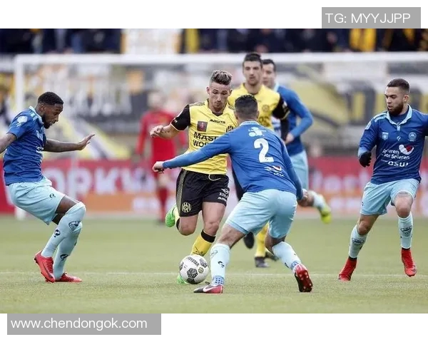 意甲焦点战费拉拉主场迎战都灵球队全力争胜展现实力